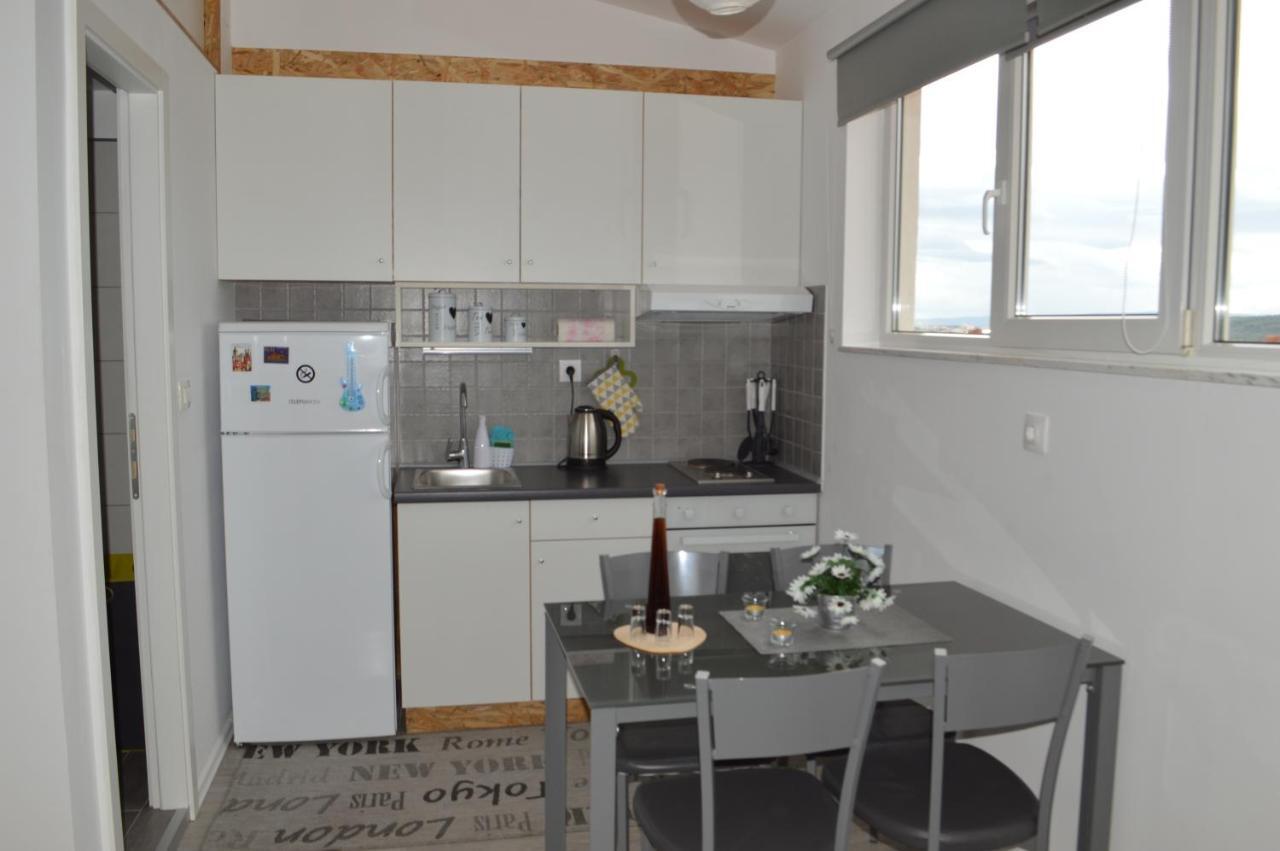 Apartman Luka Kaštela Exteriör bild