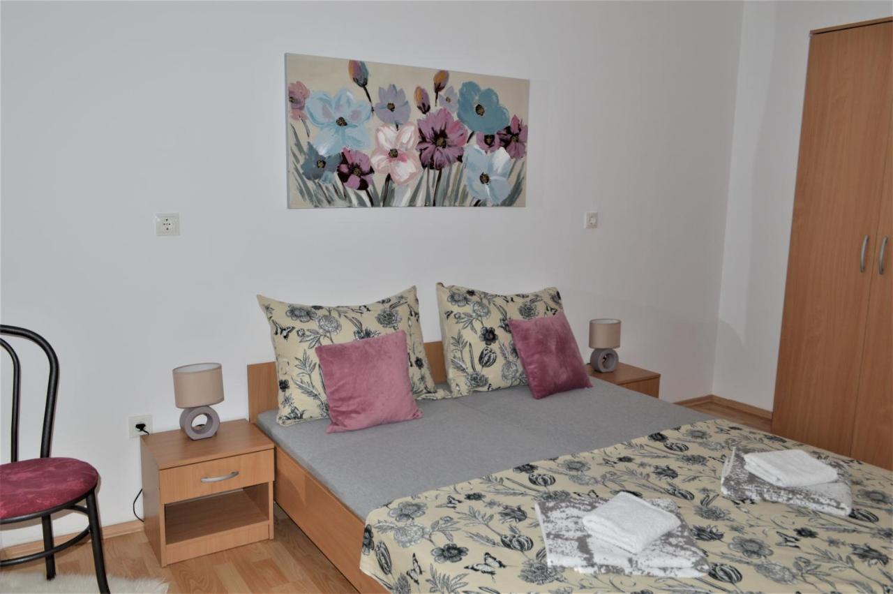 Apartman Luka Kaštela Exteriör bild