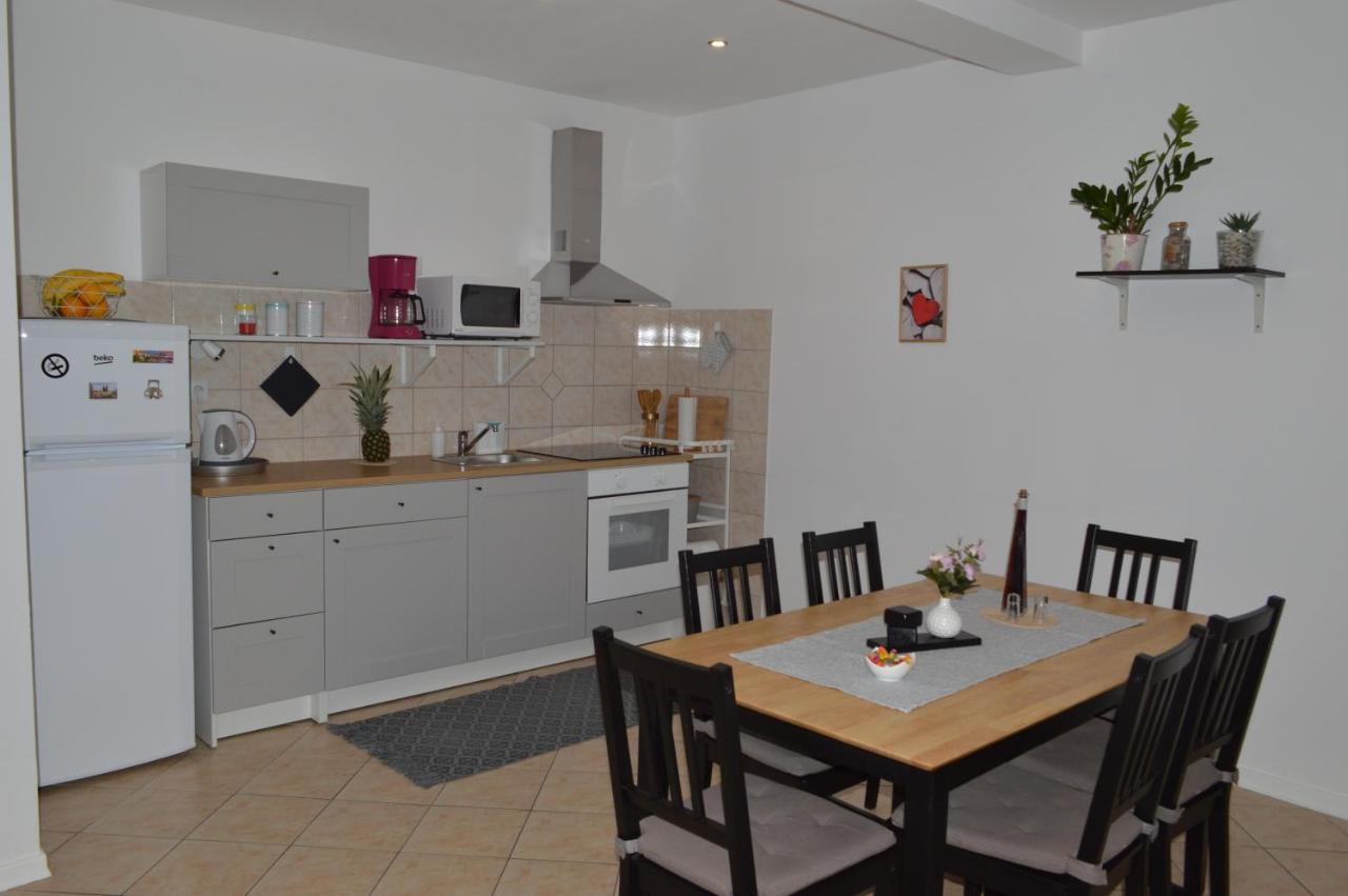 Apartman Luka Kaštela Exteriör bild